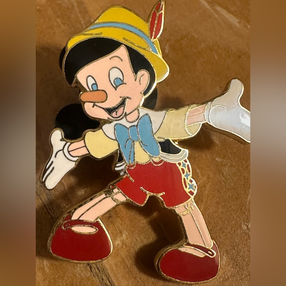 VTG 2002? LOT of 2 DISNEY PINOCCHIO COLLECTOR’S PINS WALT DISNEY WORLD $12 OBO